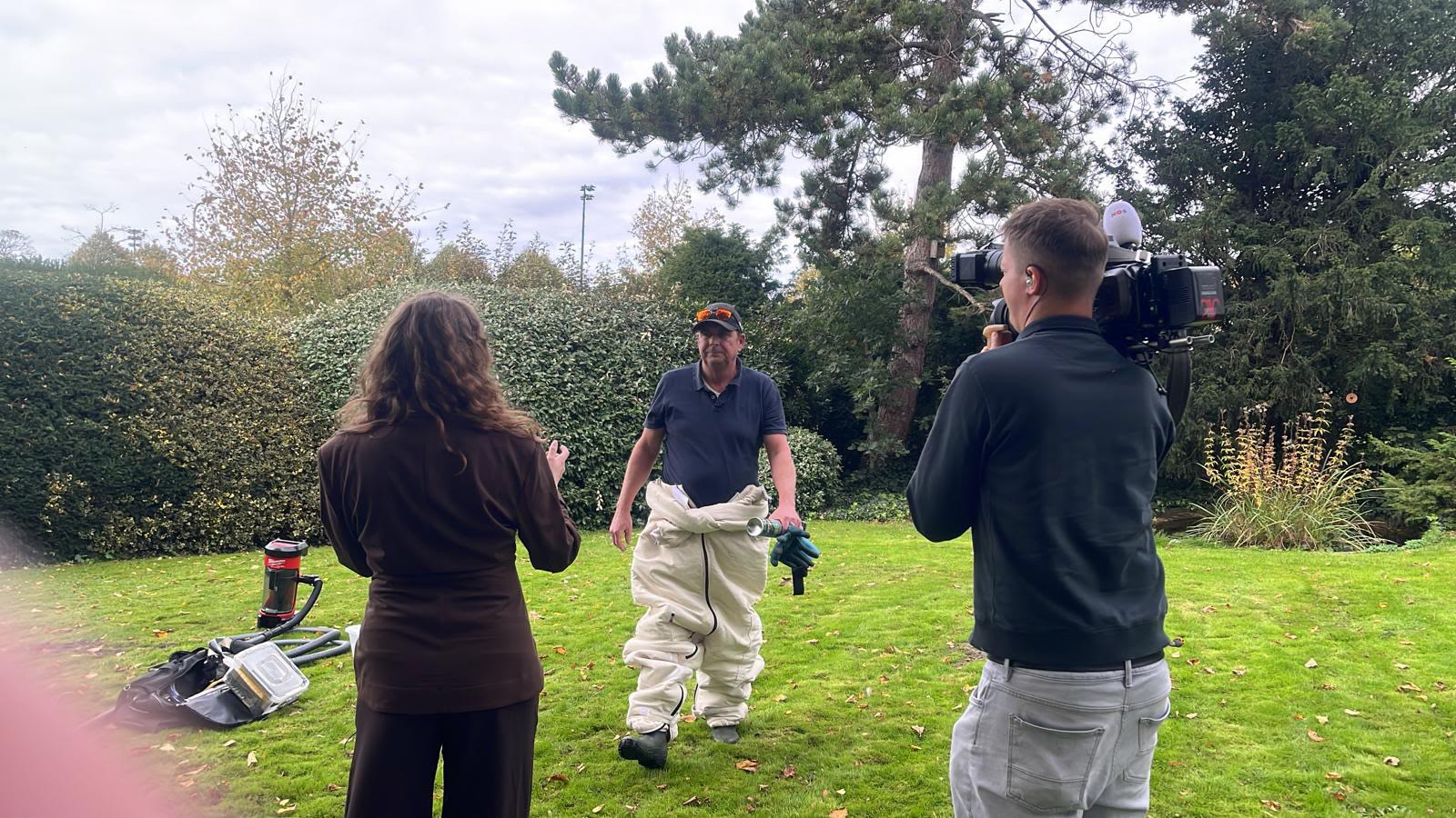 On TV: NOS Jeugdjournaal joined us at a nest in a hedge — foto 3